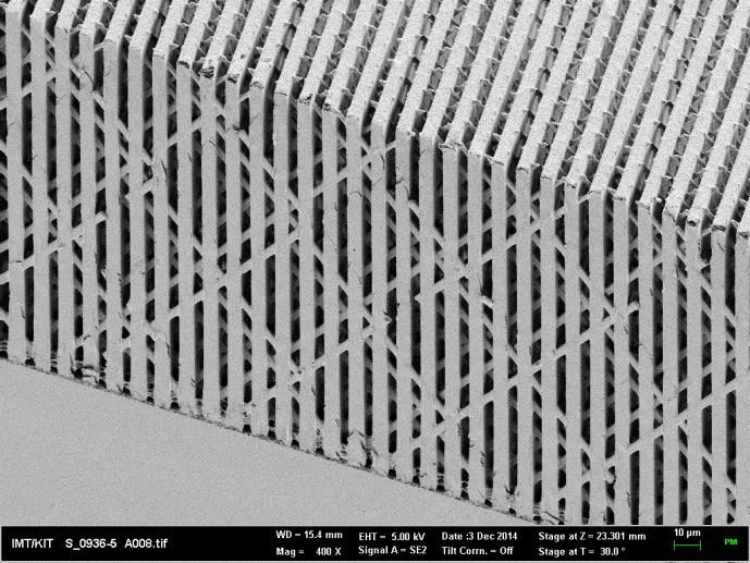 High aspect ratio grating structure